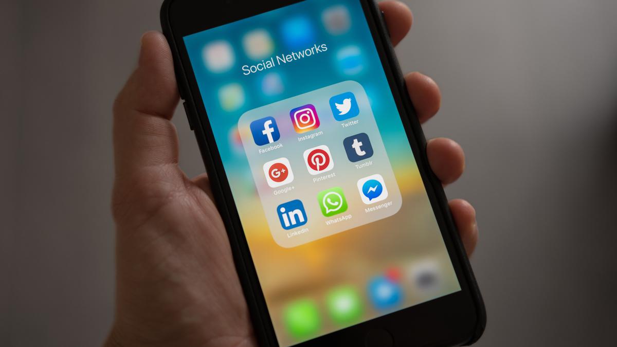 50 Ide Status Sosmed Kekinian yang Bikin Feedmu Makin Hidup