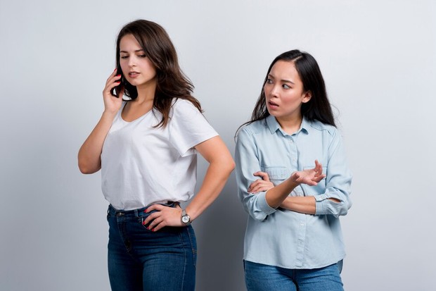 Kata-Kata Sahabat Palsu yang Menyakitkan tapi Bikin Sadar